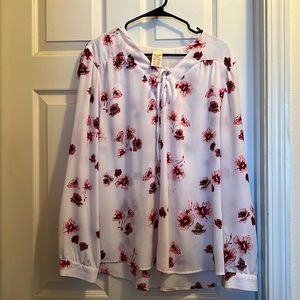 Beautiful faded Glory shirt. Exclusive design. Great holiday blouse